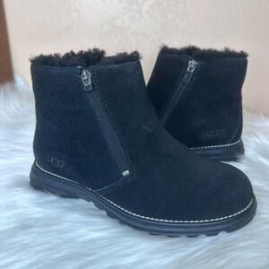 UGG #5431 Suede Shearling Lined Ankle Boots Size 7